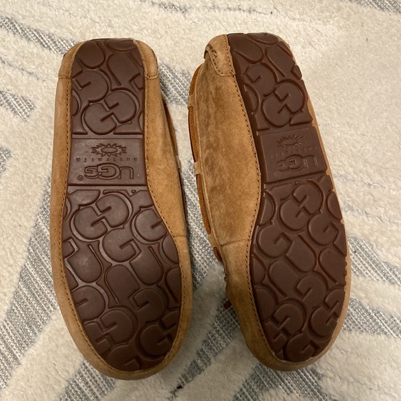 Ugg slippers - Picture 2 of 3